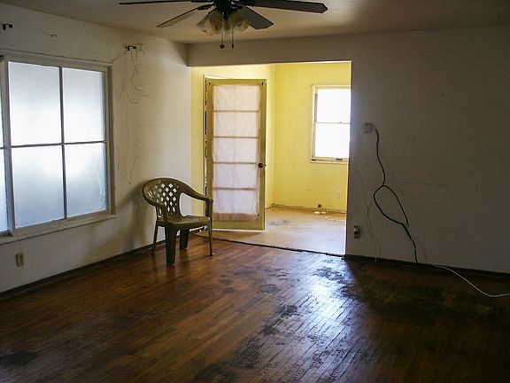 4th image of 22929 Petroleum Ave