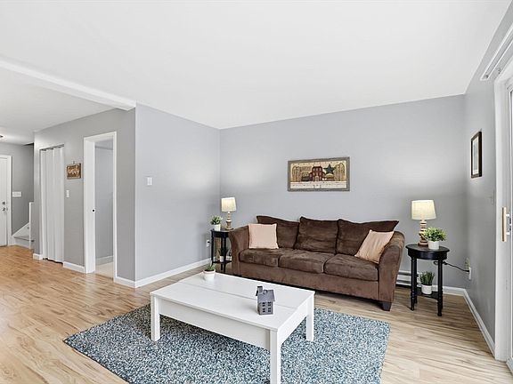 3rd image of 10 Nancy Rd APT 6