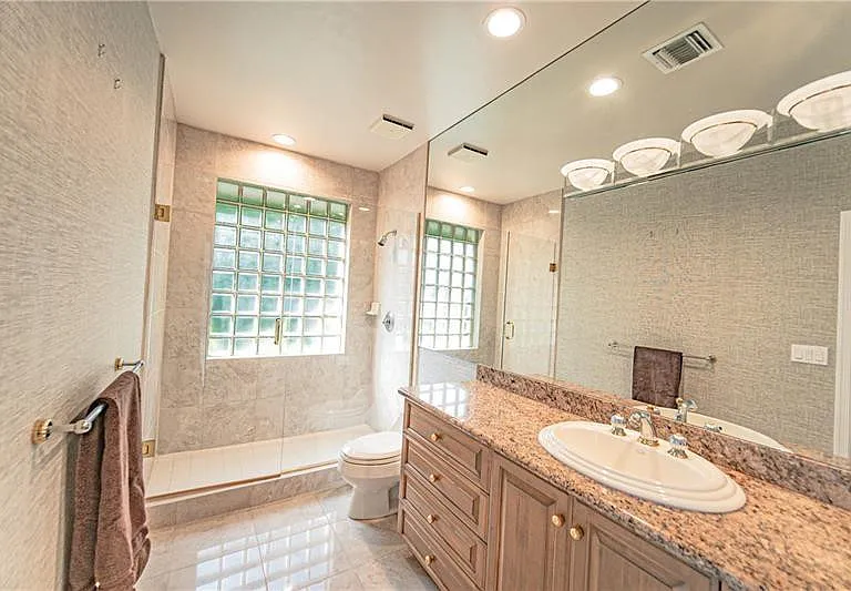 50 Bay Colony Dr — Photo 19