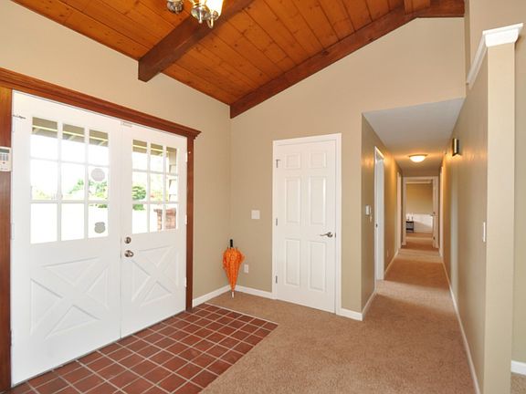 3rd image of 2721 50th Ave NE