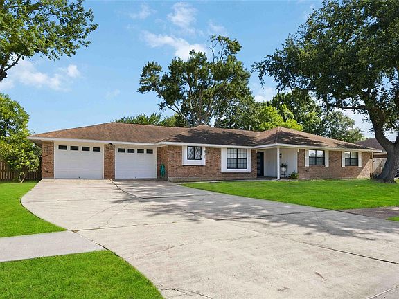 2nd image of 801 Friars Ln