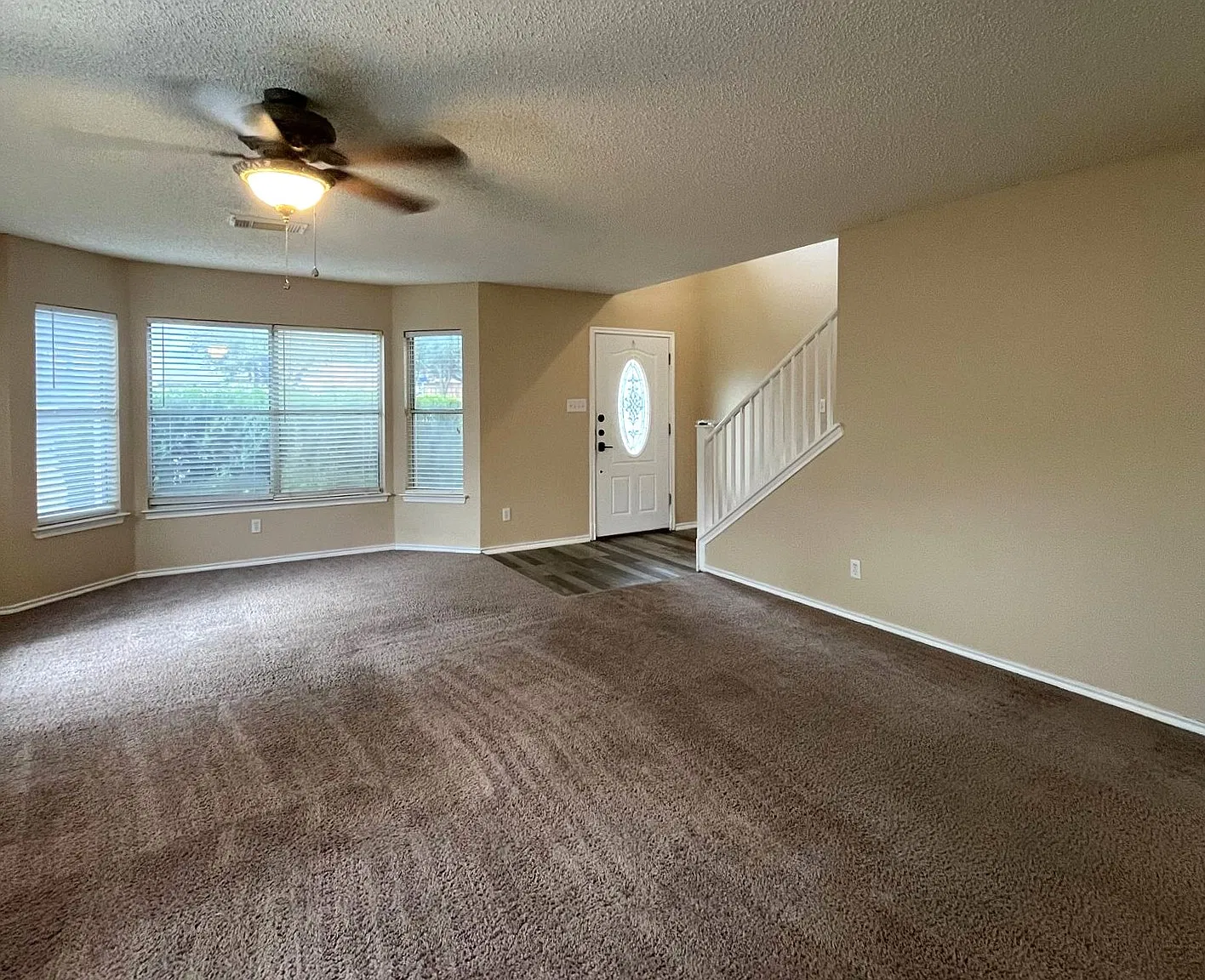4 bed, 2.5 bath, 2466 sqft, $1,950 — Photo 3