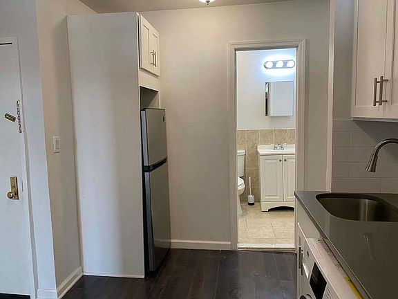 3rd image of 233 E 111th St APT 5A