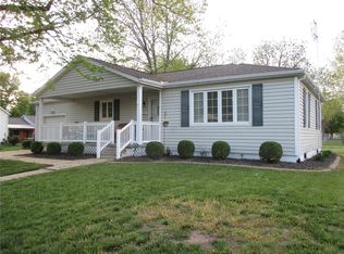 933 N 6th St, Breese, IL 62230