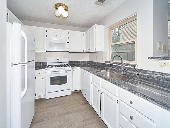 3rd image of 1761 Park North Ln