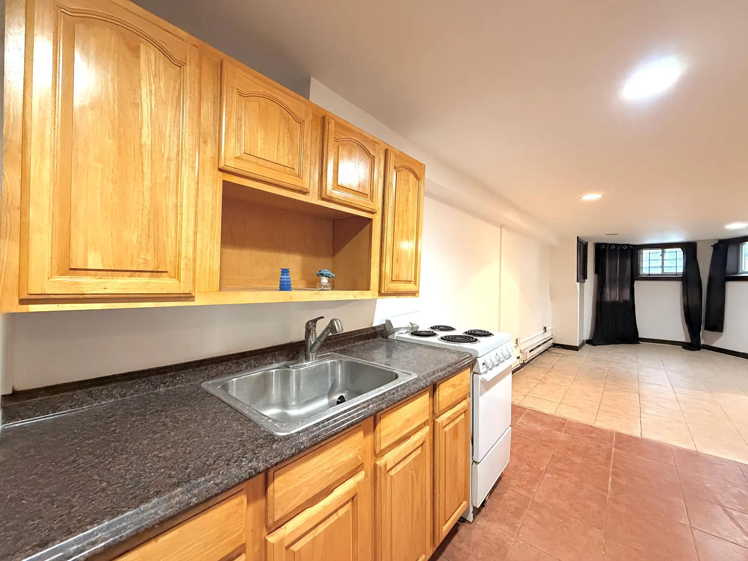 Studio, 650 sqft, $1,590 — Photo 2