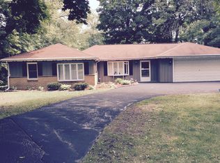W399N6024 Lac La Belle Dr, Oconomowoc, WI 53066