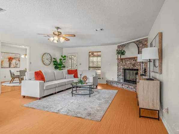 2562 Renfroe Rd, Pace, FL 32571