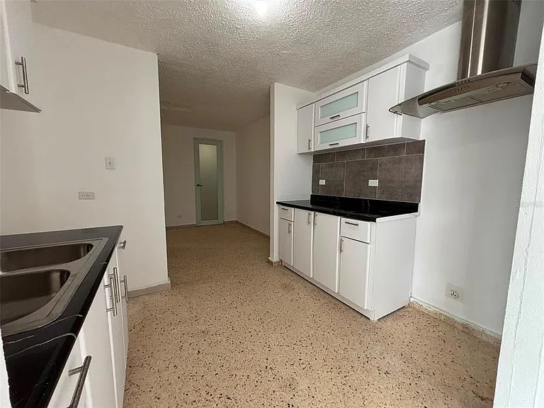 18-6 Street Sabana Gdns #18 — Photo 7