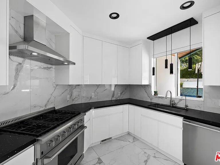 1750 N Beverly Glen Blvd — Photo 16