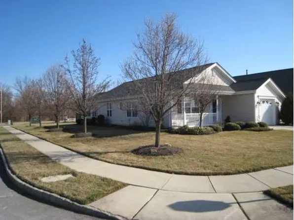 151 Blue Heron Dr, Thorofare, NJ 08086