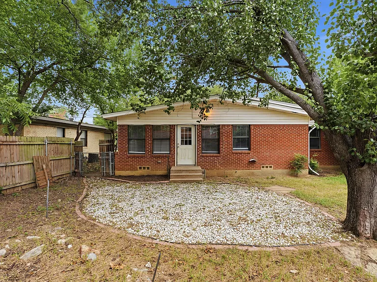 1510 Juanita Dr — Photo 22