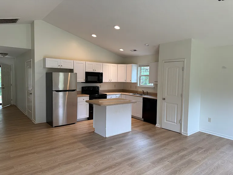 166 McConnell Rd — Photo 1