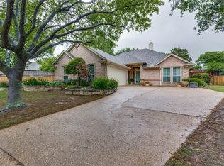 7500 Ranch Ct, Benbrook, TX 76126