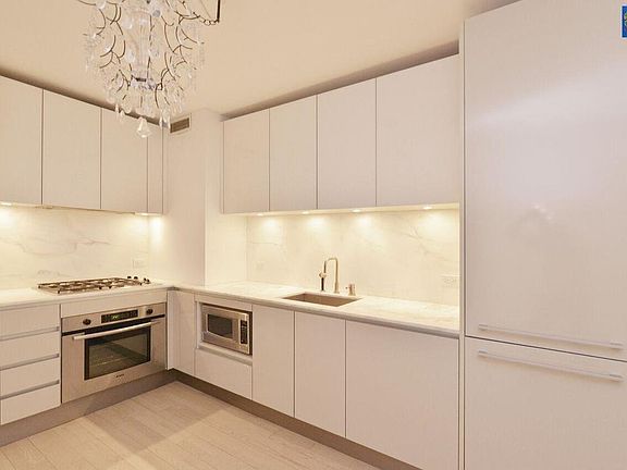 5th image of 322 W 57th St APT 23R
