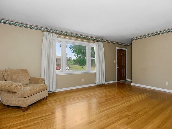 4th image of 2518 N 82nd Ter