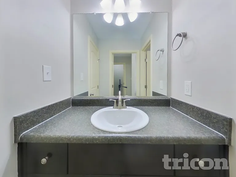 1422 Collins Dr — Photo 14