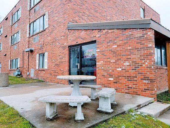 5th image of 318 E Main St APT 104
