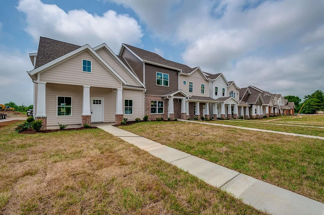 3 bed, 1482 sqft, $2,400 — Photo 1