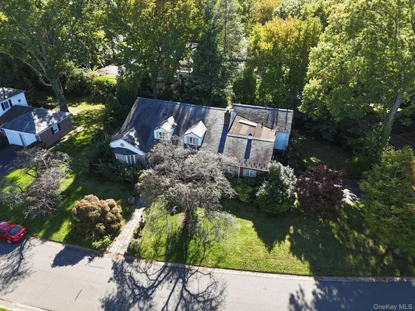 124 Whistler Road, Manhasset, NY 11030
