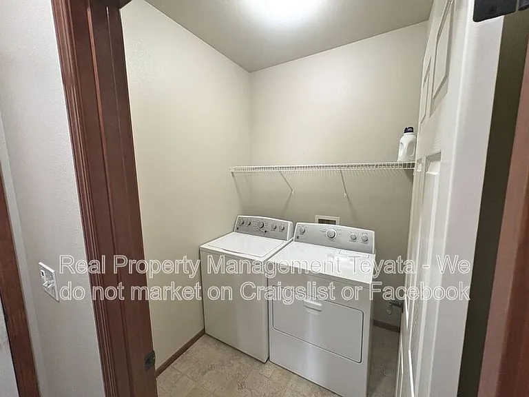 4884 Dory Ct — Photo 24