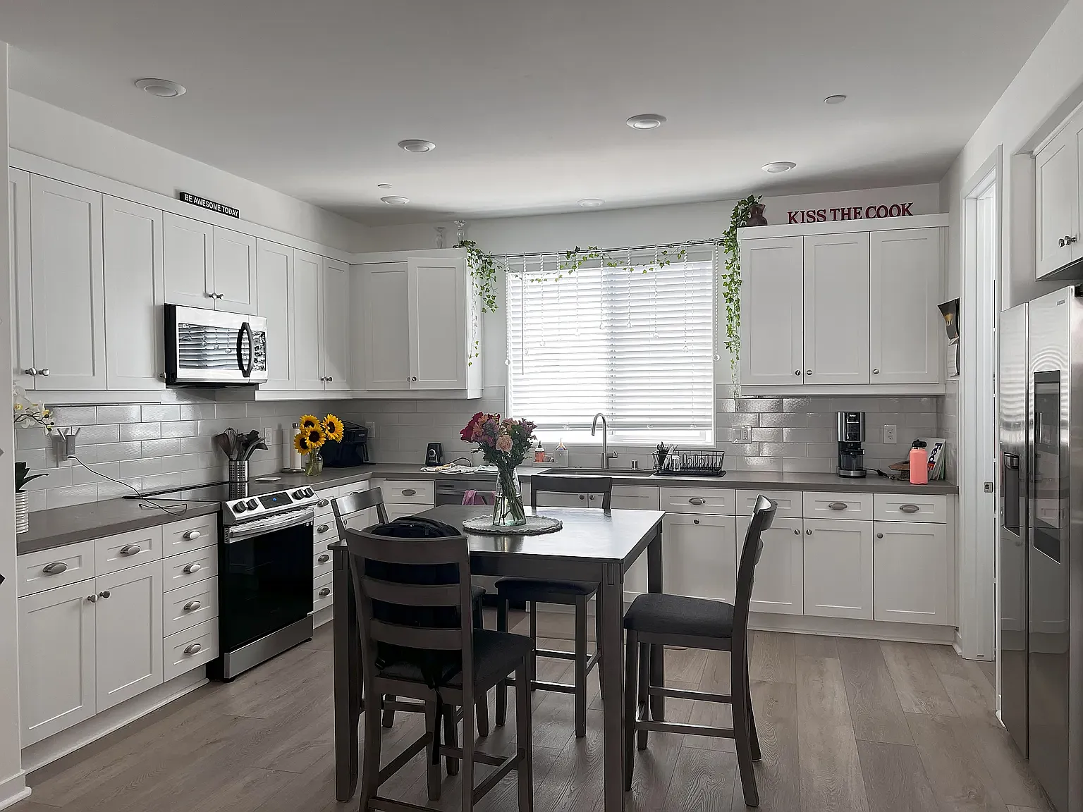 3 bed, 3.5 bath, 1346 sqft, $4,300 — Photo 1