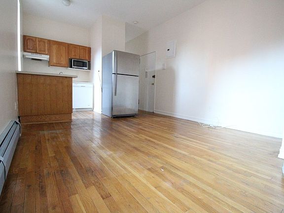 2nd image of 72 W 87th St APT 4C