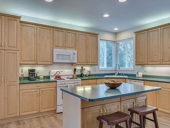 5th image of 15706 NE 18th Ave
