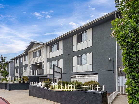 5th image of 6651 Haskell Ave #208