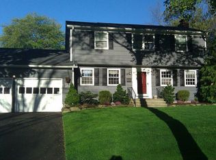 95 Barton Rd, Fairfield, CT 06824