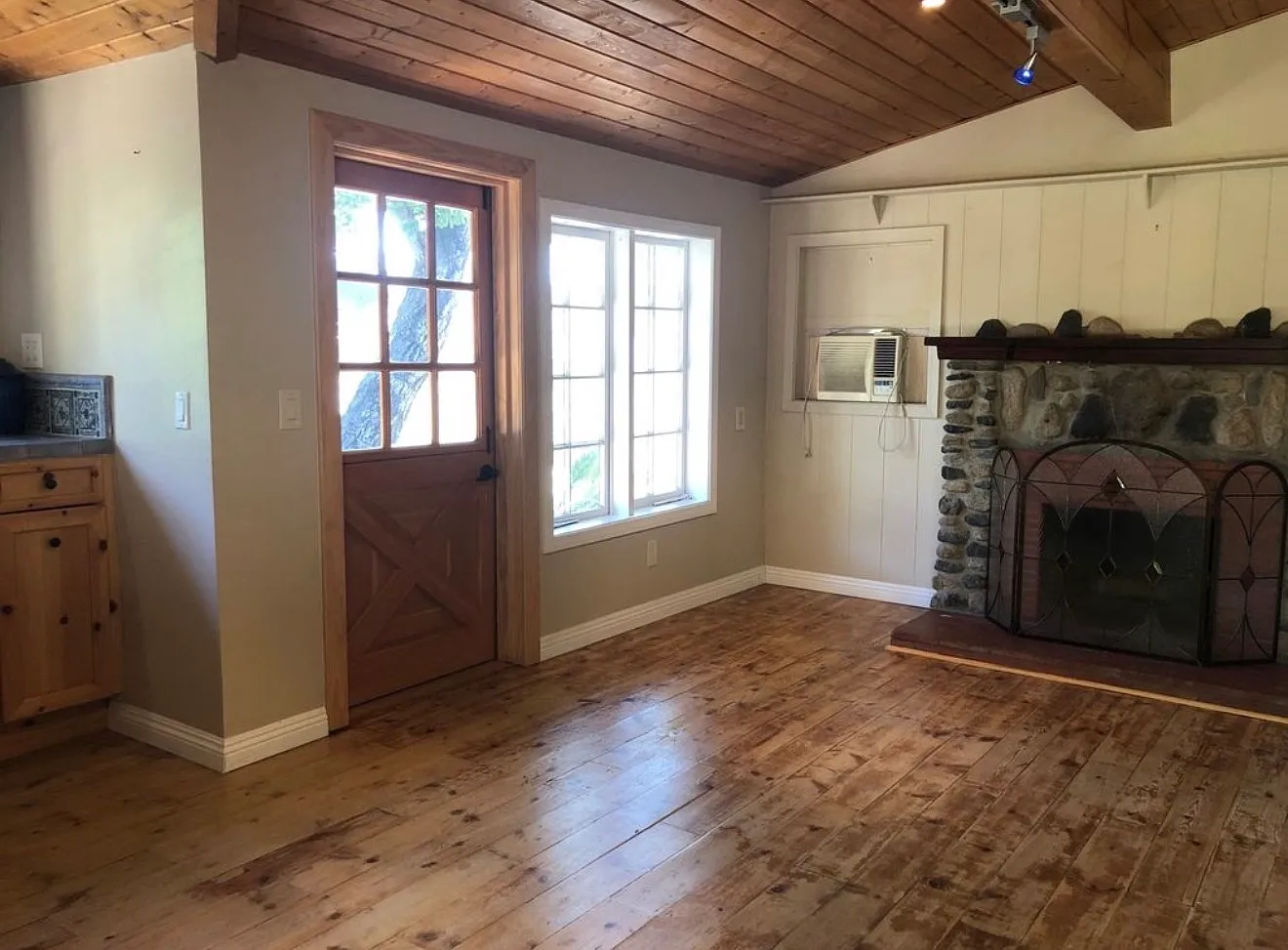 2 bed, 850 sqft, $2,875 — Photo 3