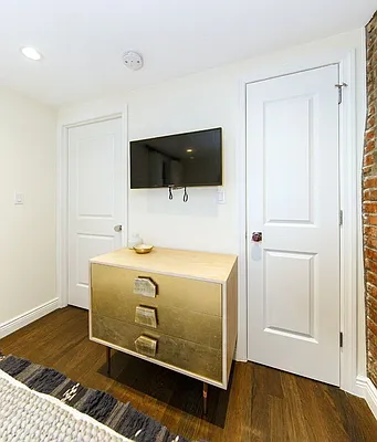 Rented by R New York | media 6