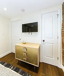 Rented by R New York