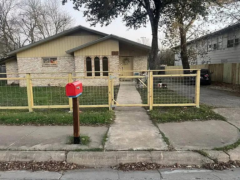 7103 Guadalupe St — Photo 6