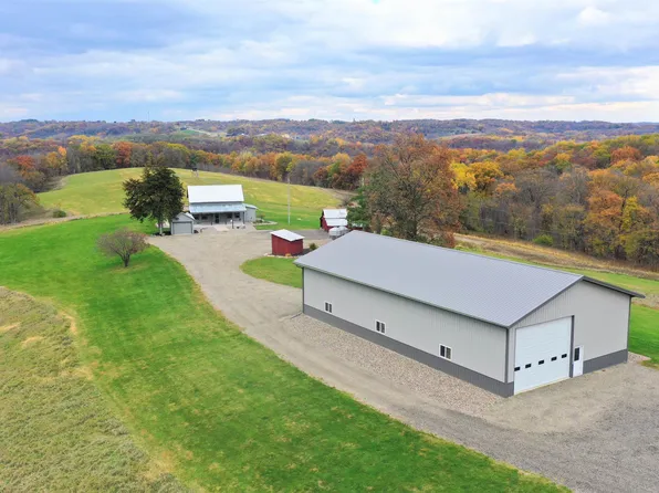 30305 138th St, Mc Gregor, IA 52157