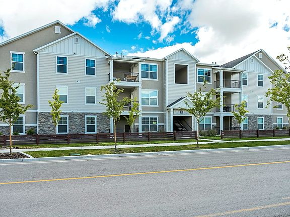 3rd image of 59 W Seasons Dr