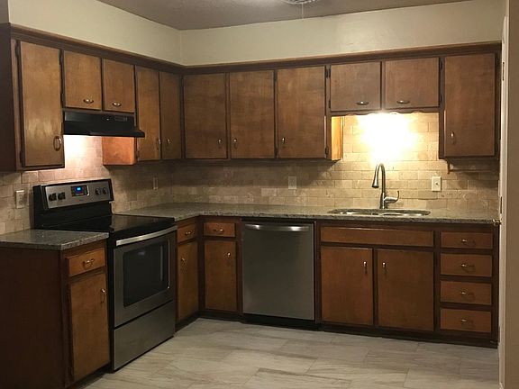 2nd image of 1033 Holly Ln