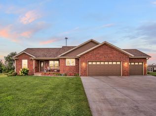 849 S Meadows Dr, Hesston, KS 67062