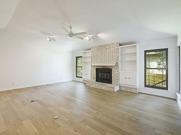 3rd image of 2115 Wychwood Dr