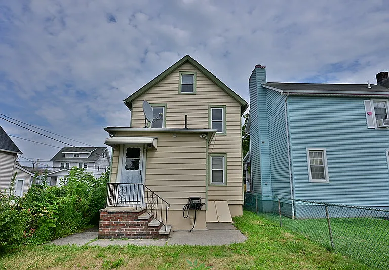 43 Christopher St — Photo 2