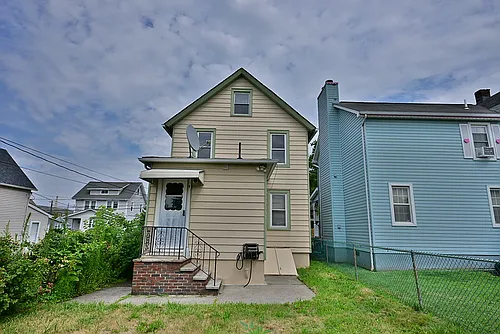 43 Christopher St Photo 1