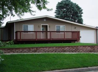 24 S Windsor Cir, Storm Lake, IA 50588