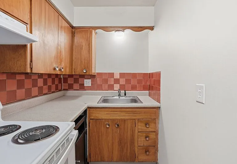 1611 W 8th Ave #6 — Photo 6