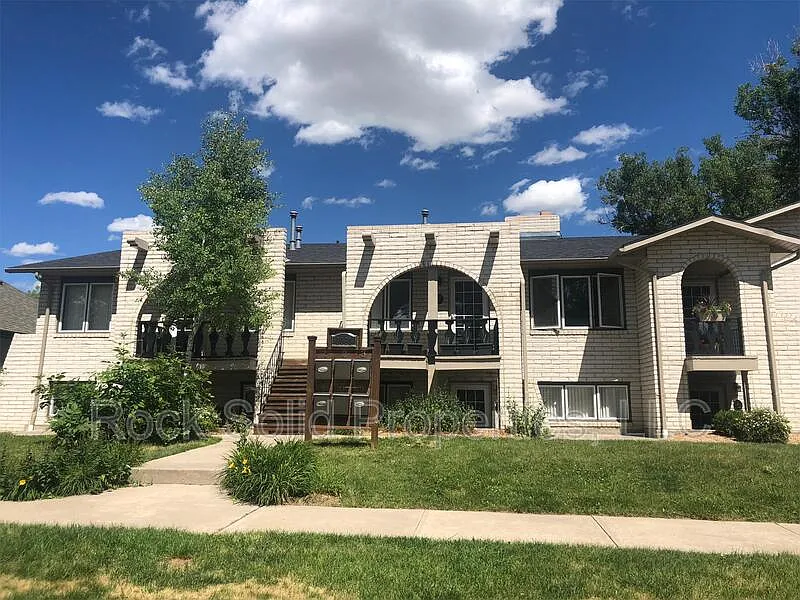 2 bed, 1.0 bath, 1080 sqft, $1,350 — Photo 1