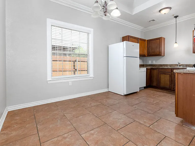 Meridian Place Apartments — Photo 31
