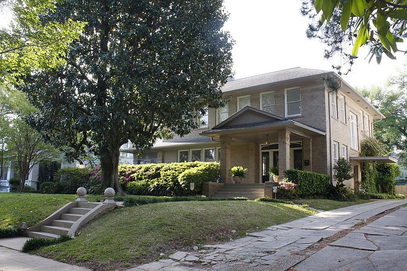 1st image of 839 Robinson Pl