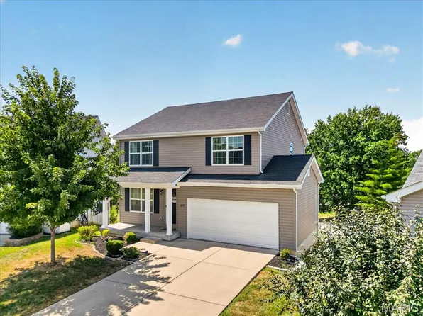 677 Vista Conn Dr, Saint Louis, MO 63125