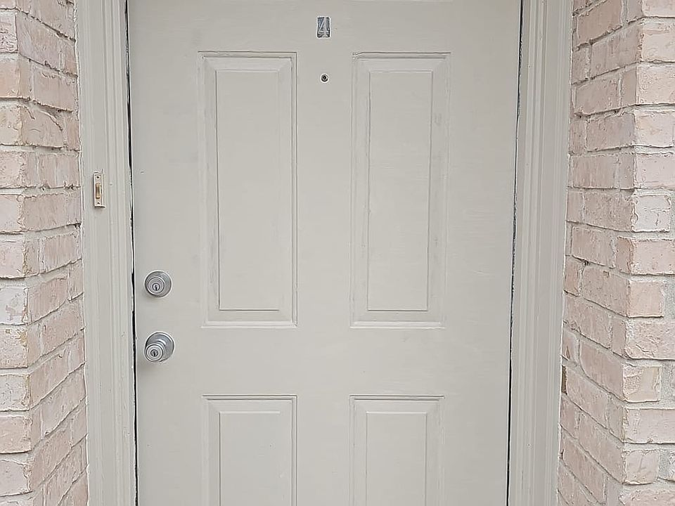 1st image of 1810 Lexington Cir APT 4