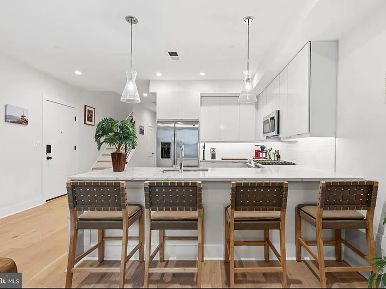 1722 W Virginia Ave NE #2A — Photo 1