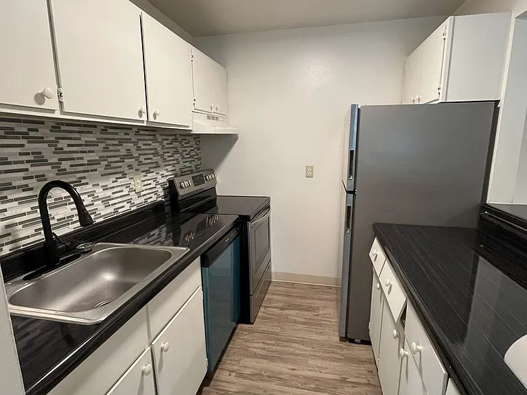 University Park Apartments near Cornell University — Photo 281